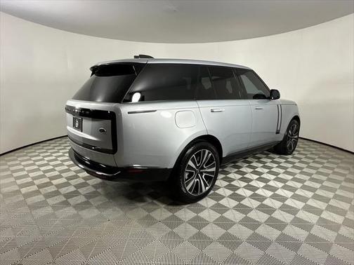 2023 Land Rover Range Rover P530 SE