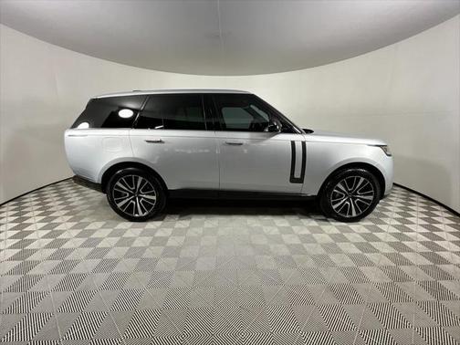 2023 Land Rover Range Rover P530 SE