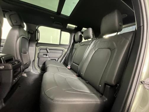 2025 Land Rover Defender 110 P400 X-Dynamic SE