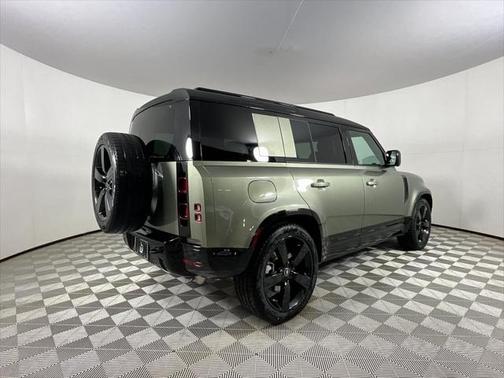 2025 Land Rover Defender 110 P400 X-Dynamic SE