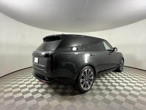 2025 Land Rover Range Rover P400 SE 7 Seat