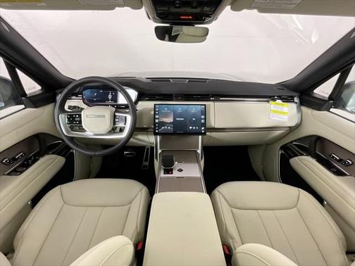 2025 Land Rover Range Rover P400 SE 7 Seat