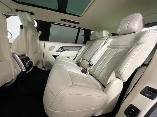 2025 Land Rover Range Rover P400 SE 7 Seat