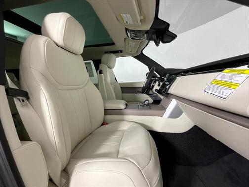 2025 Land Rover Range Rover P400 SE 7 Seat
