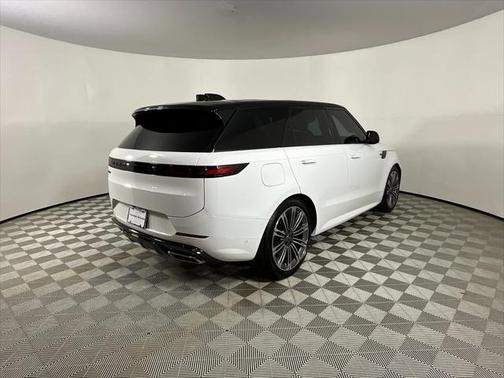 2025 Land Rover Range Rover Sport SE