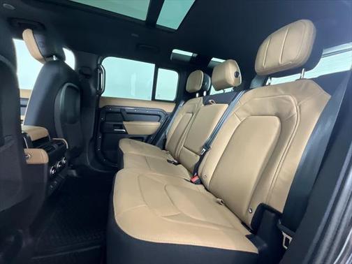 2025 Land Rover Defender 110 V8