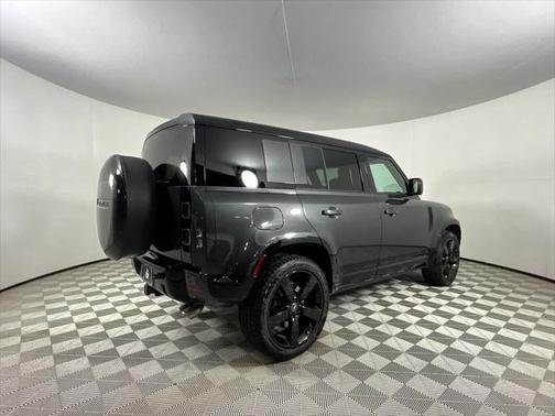 2025 Land Rover Defender 110 V8
