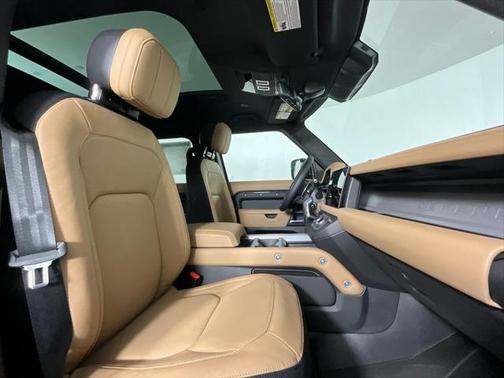 2025 Land Rover Defender 110 V8