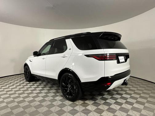 2025 Land Rover Discovery P300 Dynamic SE