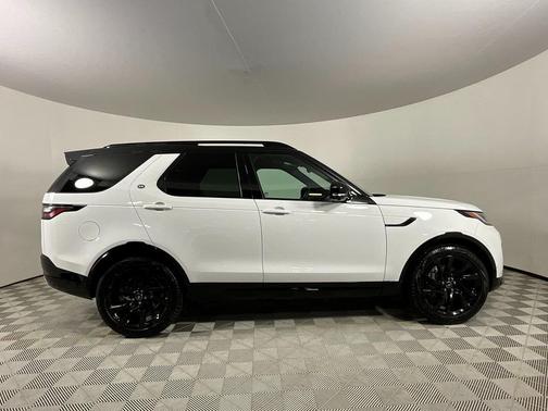 2025 Land Rover Discovery P300 Dynamic SE