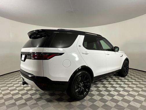 2025 Land Rover Discovery P300 Dynamic SE
