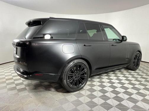 2026 Land Rover Range Rover P530 SE