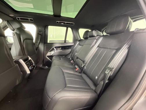 2026 Land Rover Range Rover P530 SE