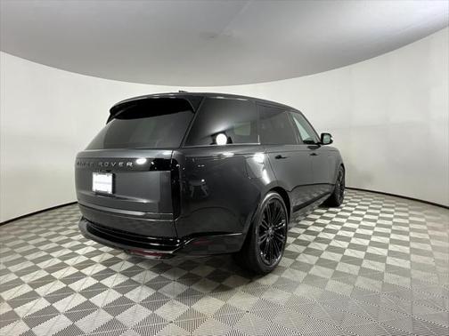 2025 Land Rover Range Rover P400 SE