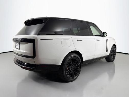 Fuji White 2026 Land Rover Range Rover P530 SE