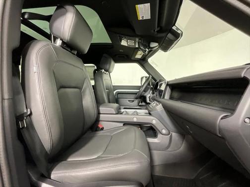 2025 Land Rover Defender 110 P500 X-Dynamic SE