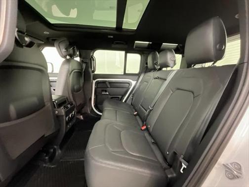 2025 Land Rover Defender 110 P500 X-Dynamic SE