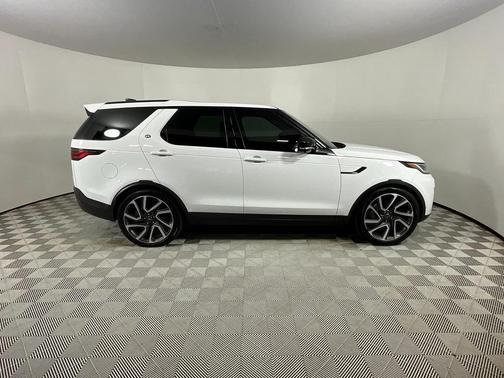 2025 Land Rover Discovery P300 S