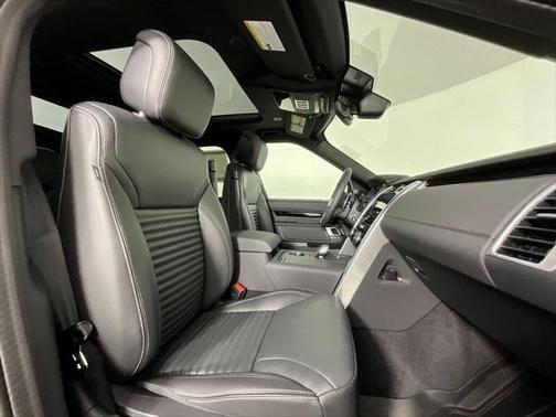 2025 Land Rover Discovery P300 S