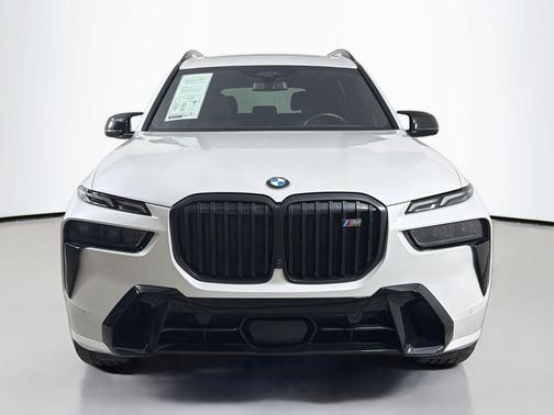 White 2024 BMW X7 M60i