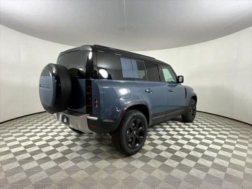 2025 Land Rover Defender 110 P400 S