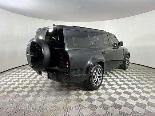 2023 Land Rover Defender 130 X-Dynamic SE