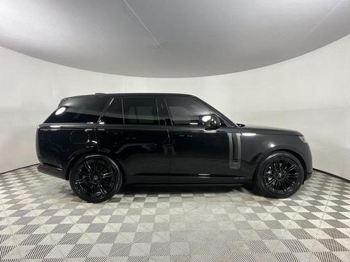 2023 Land Rover Range Rover P530 SE