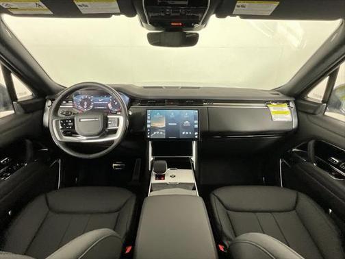 2025 Land Rover Range Rover P400 SE 7 Seat