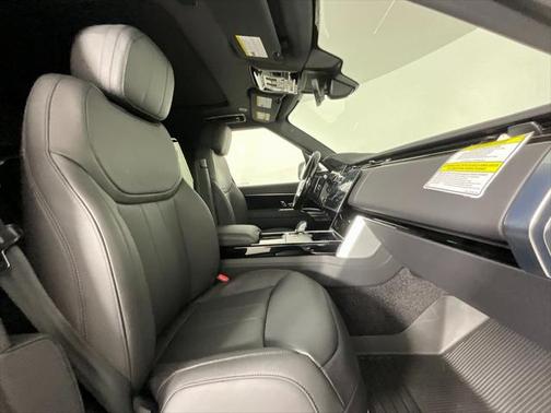 2025 Land Rover Range Rover P400 SE 7 Seat