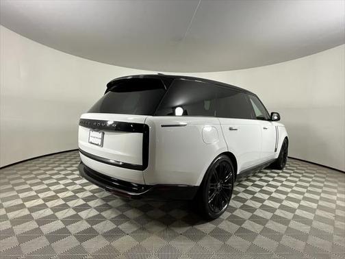 2025 Land Rover Range Rover P400 SE 7 Seat