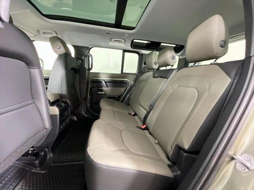 2025 Land Rover Defender 110 P300