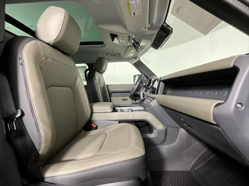 2025 Land Rover Defender 110 P300
