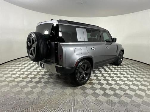2023 Land Rover Defender 110 SE