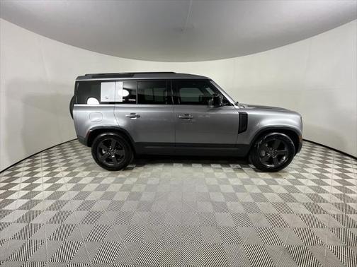 2023 Land Rover Defender 110 SE