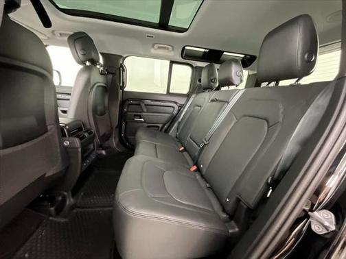 2025 Land Rover Defender X-Dynamic SE