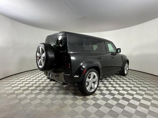 2025 Land Rover Defender 110 P500 X-Dynamic SE