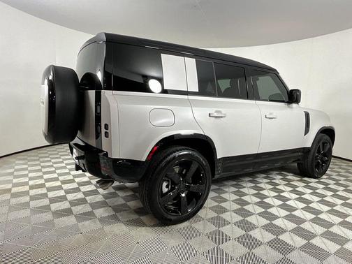Borasco Grey Metallic 2026 Land Rover Defender P500 X-Dynamic SE