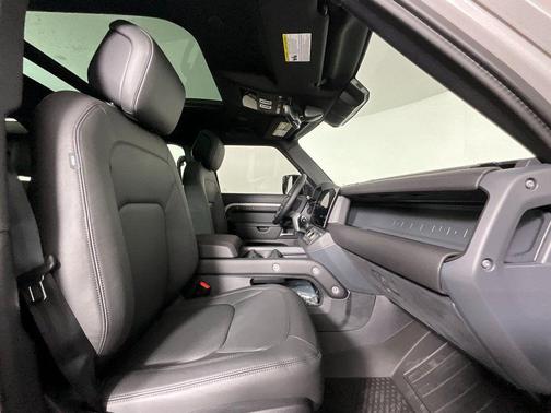 Borasco Grey Metallic 2026 Land Rover Defender P500 X-Dynamic SE