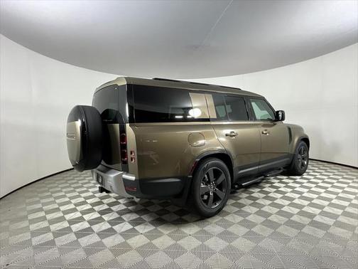 2025 Land Rover Defender 130 P400 S