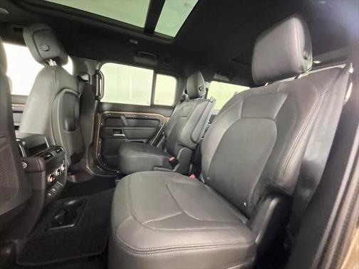 2025 Land Rover Defender 130 P400 S