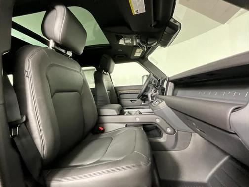 2025 Land Rover Defender 130 P400 S