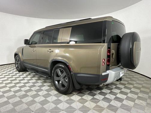 2025 Land Rover Defender 130 P400 S