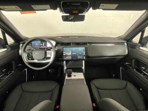 2025 Land Rover Range Rover P550e SE