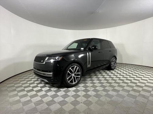 2025 Land Rover Range Rover P550e SE