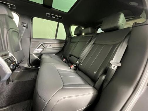 2025 Land Rover Range Rover P550e SE