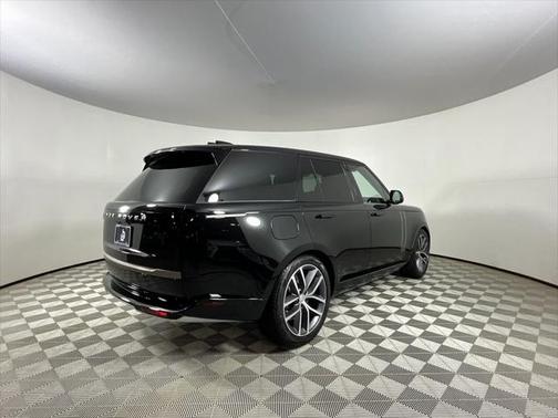 2025 Land Rover Range Rover P550e SE