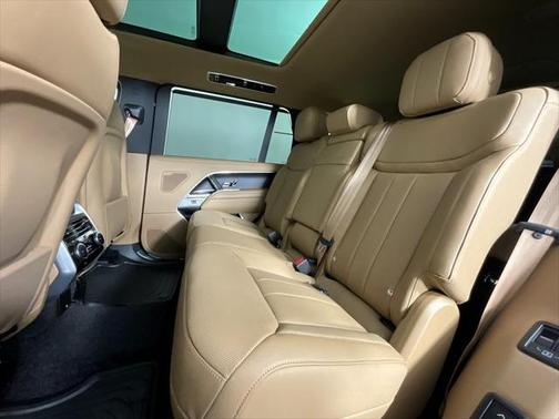 2025 Land Rover Range Rover P530 SE 7 Seat
