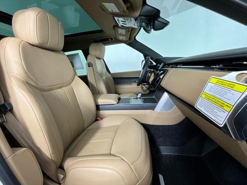 2025 Land Rover Range Rover P530 SE 7 Seat