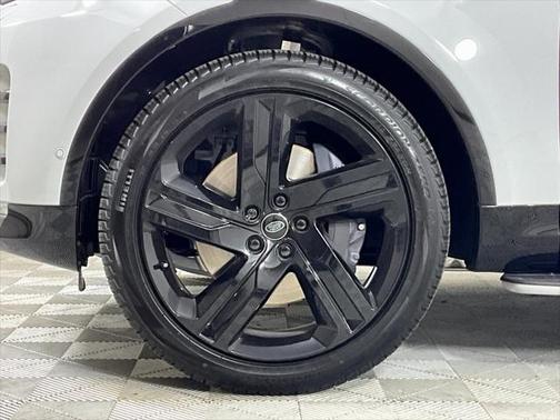2025 Land Rover Discovery P360 Dynamic SE