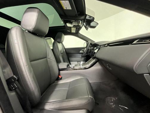 2026 Land Rover Range Rover Velar P250 SE R-Dynamic